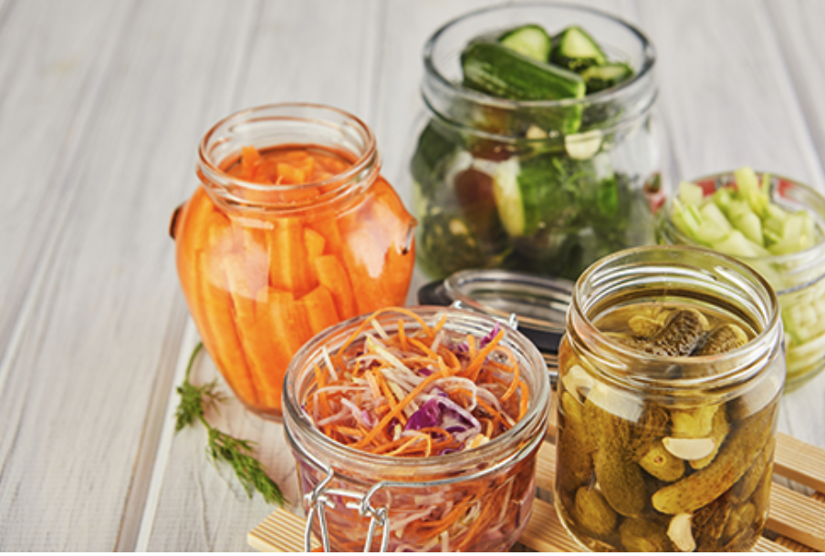 La cuisine fermentée s'installe dans nos assiettes : guide du débutant